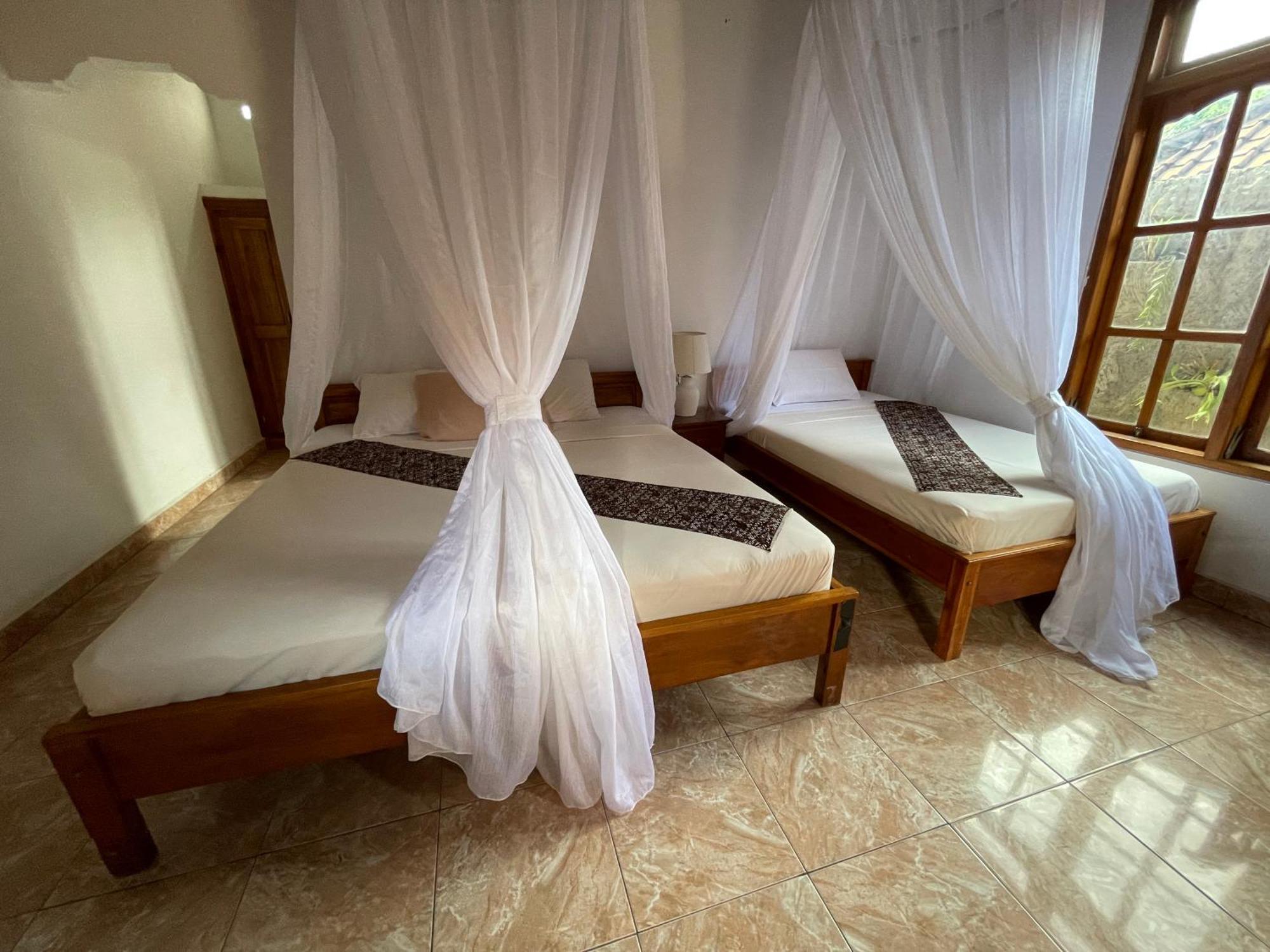 Kubu Elsa Bali Hotel Lovina  Ruang foto
