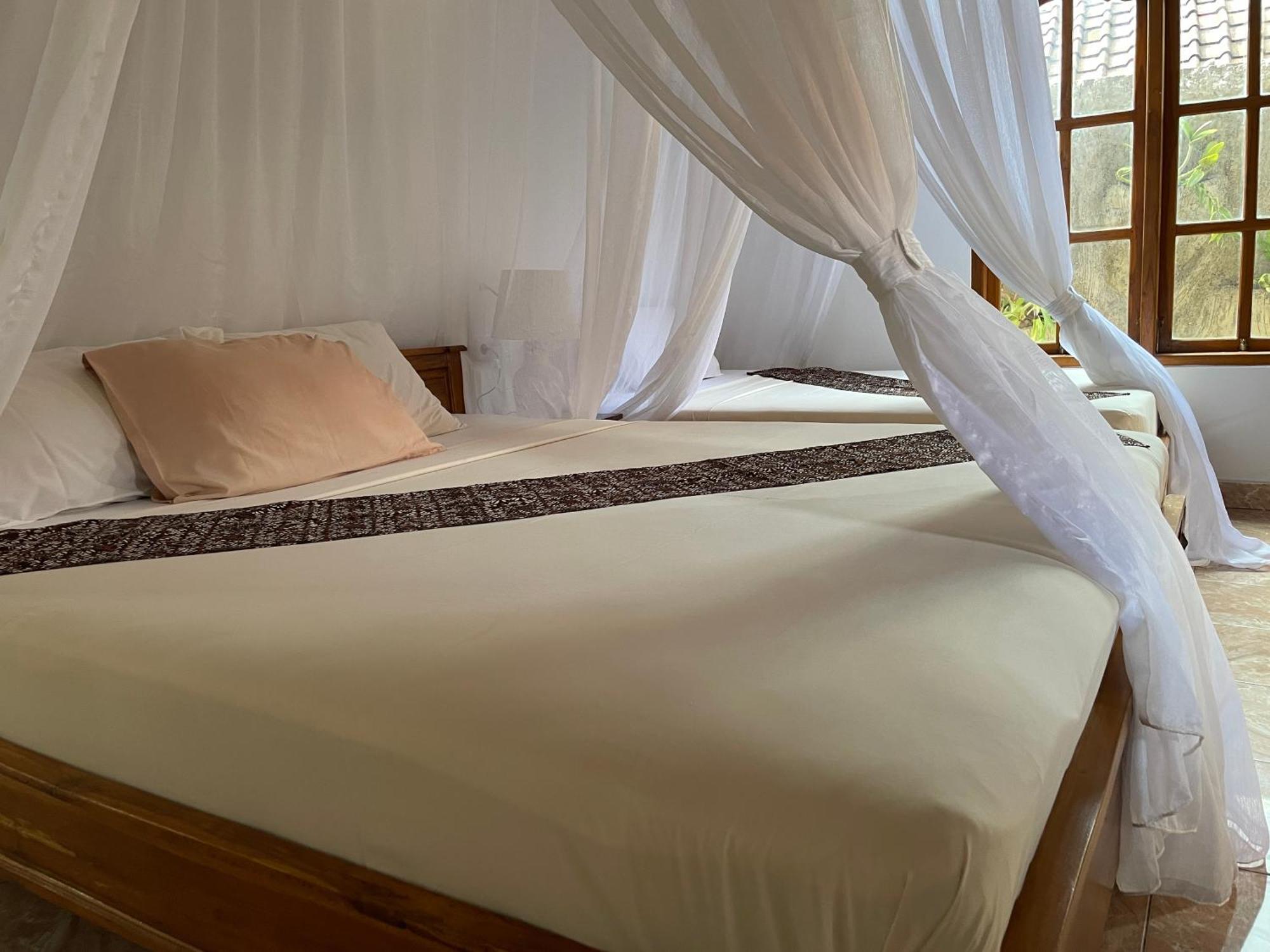 Kubu Elsa Bali Hotel Lovina  Ruang foto